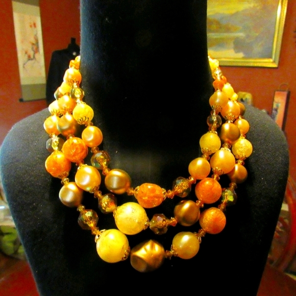 Vintage Jewelry - 🍂 Lovely Vintage Gold-Cream-Bronze Beaded Necklace